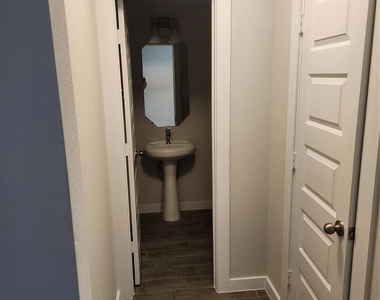 4326 Wyanngate Drive - Photo Thumbnail 14