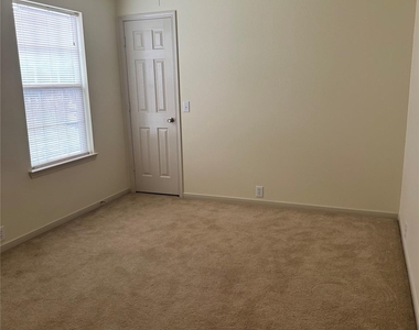 2842 Sandberry Drive - Photo Thumbnail 19