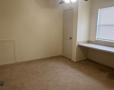 2842 Sandberry Drive - Photo Thumbnail 17