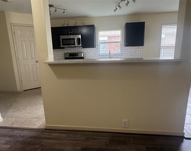 2842 Sandberry Drive - Photo Thumbnail 9