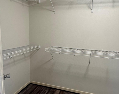 2842 Sandberry Drive - Photo Thumbnail 14