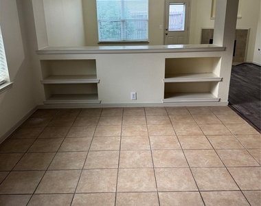 2842 Sandberry Drive - Photo Thumbnail 10
