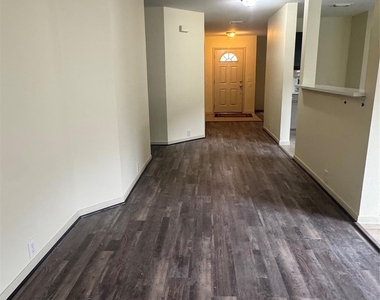 2842 Sandberry Drive - Photo Thumbnail 3