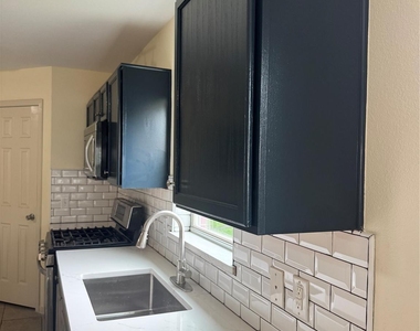 2842 Sandberry Drive - Photo Thumbnail 7