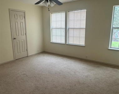 2842 Sandberry Drive - Photo Thumbnail 18