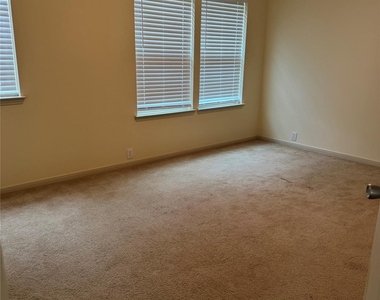 2842 Sandberry Drive - Photo Thumbnail 21