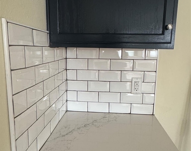 2842 Sandberry Drive - Photo Thumbnail 6