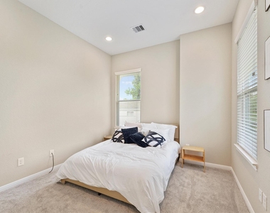 5620 Madison Street - Photo Thumbnail 12