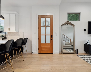 2607 Rosalie Street - Photo Thumbnail 2