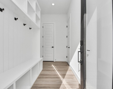 2408 Lorraine Street - Photo Thumbnail 3
