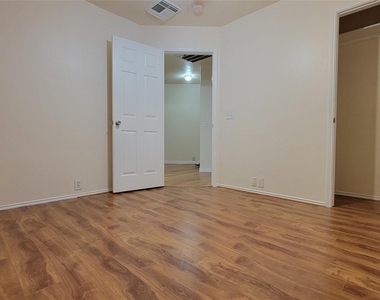 4831 Dark Canyon Court - Photo Thumbnail 8