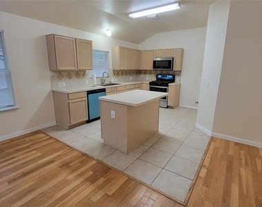 4831 Dark Canyon Court - Photo Thumbnail 21