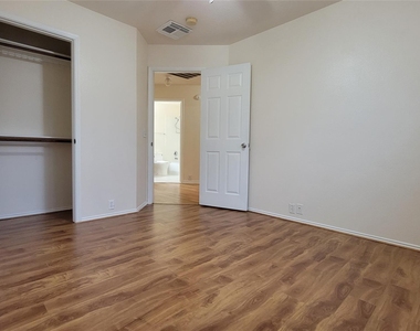 4831 Dark Canyon Court - Photo Thumbnail 10