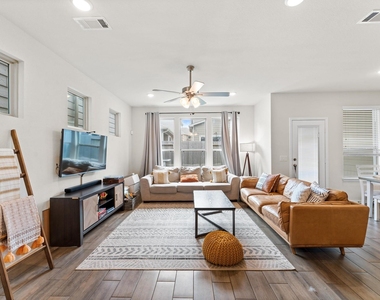 3419 Avondale View Drive - Photo Thumbnail 5