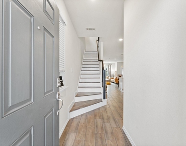 3419 Avondale View Drive - Photo Thumbnail 2