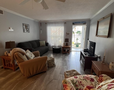 190 E Olmstead Drive - Photo Thumbnail 4