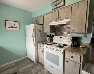 190 E Olmstead Drive - Photo Thumbnail 6