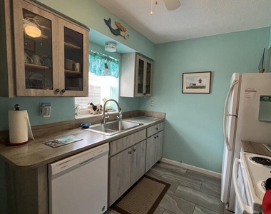 190 E Olmstead Drive - Photo Thumbnail 5
