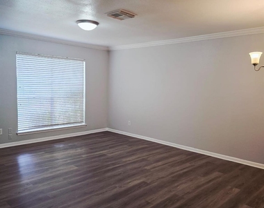 1189 Lyric Ln Lane - Photo Thumbnail 2