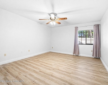 751 Greenwood Manor Circle - Photo Thumbnail 11