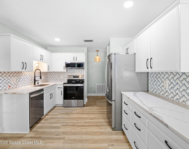 751 Greenwood Manor Circle - Photo Thumbnail 7