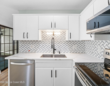 751 Greenwood Manor Circle - Photo Thumbnail 8