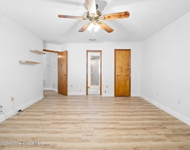 751 Greenwood Manor Circle - Photo Thumbnail 12