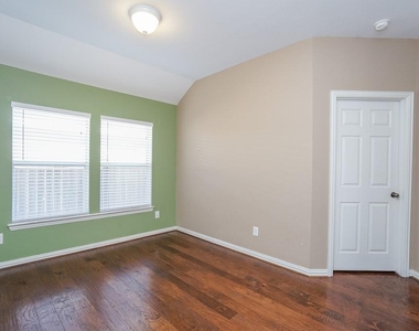 7102 Thistlewood Park Court - Photo Thumbnail 21