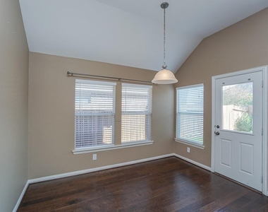 7102 Thistlewood Park Court - Photo Thumbnail 12