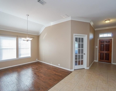 7102 Thistlewood Park Court - Photo Thumbnail 3