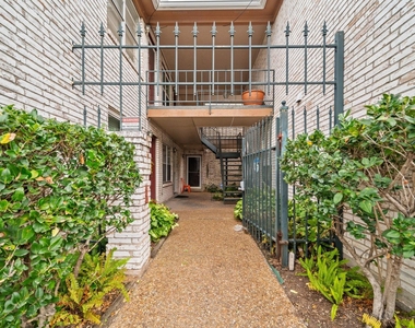 421 Emerson Street - Photo Thumbnail 12