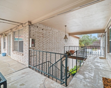 421 Emerson Street - Photo Thumbnail 16