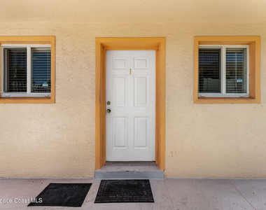 211 Circle Drive - Photo Thumbnail 1