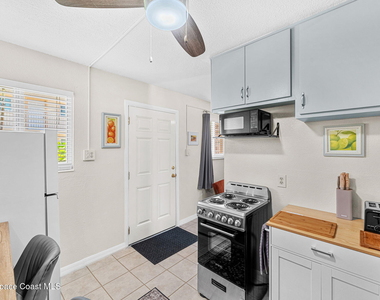 211 Circle Drive - Photo Thumbnail 4