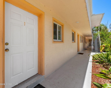 211 Circle Drive - Photo Thumbnail 2