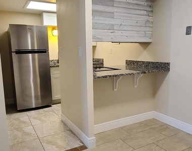 112 Ulster Court - Photo Thumbnail 2