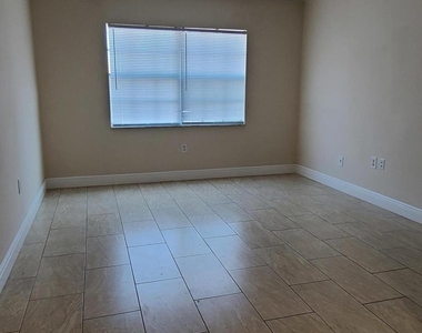 112 Ulster Court - Photo Thumbnail 3
