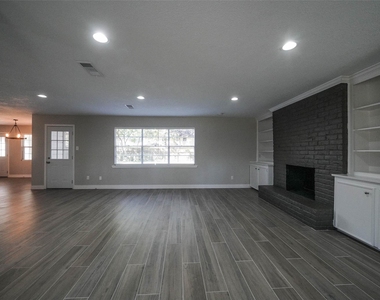 7818 Beaufort Drive - Photo Thumbnail 8