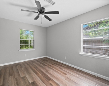 5242 Greylog Drive - Photo Thumbnail 15