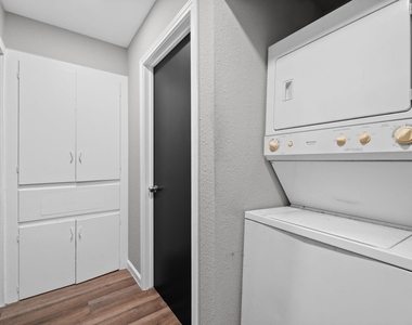 5242 Greylog Drive - Photo Thumbnail 13