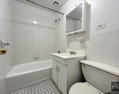 2 Avenue - Photo Thumbnail 1