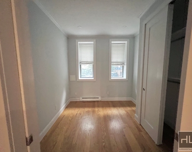 East 80th Street - Photo Thumbnail 4
