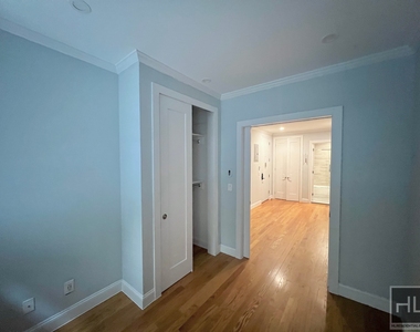 East 80th Street - Photo Thumbnail 3