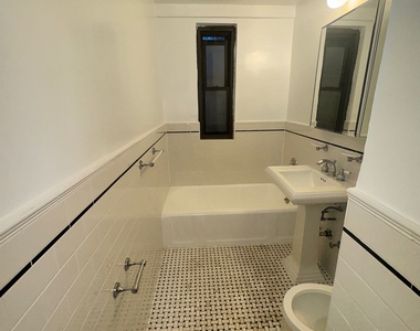East 56 Street - Photo Thumbnail 10