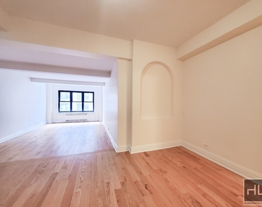 East 56 Street - Photo Thumbnail 4