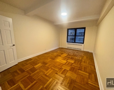 East 56 Street - Photo Thumbnail 9