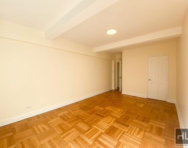 East 56 Street - Photo Thumbnail 7