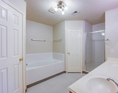 21611 Country Club Green Way - Photo Thumbnail 28