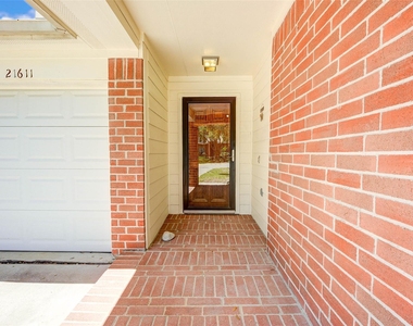 21611 Country Club Green Way - Photo Thumbnail 5