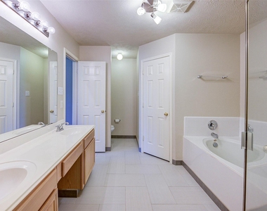 21611 Country Club Green Way - Photo Thumbnail 31